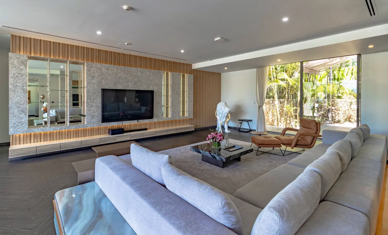 Luxury Property: Stunning 5-Bedroom Villa for Sale in Layan, Phuket | SC04082551 — Thumbnail 6