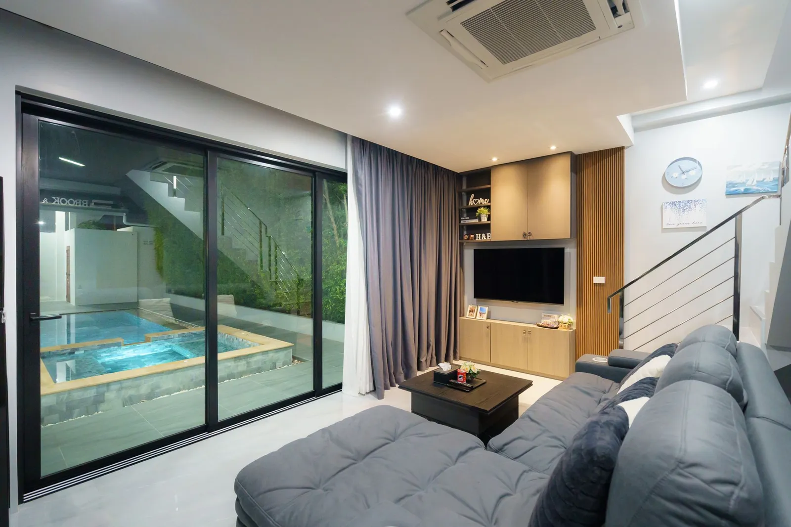 6-Bedroom Pool Villa for Sale in Surin Bangtao Phuket | SD14102501 — Thumbnail 8