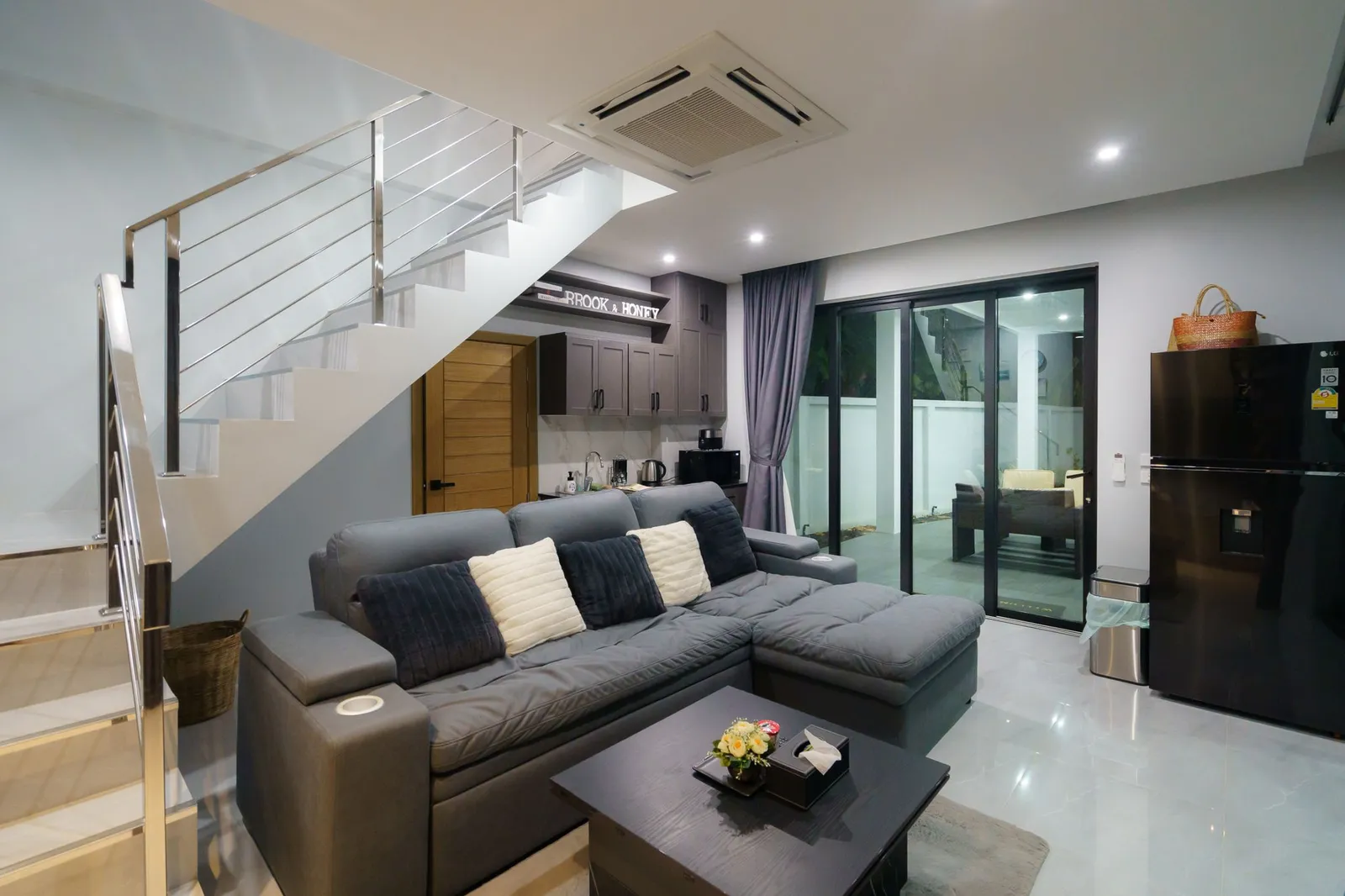 6-Bedroom Pool Villa for Sale in Surin Bangtao Phuket | SD14102501 — Thumbnail 9