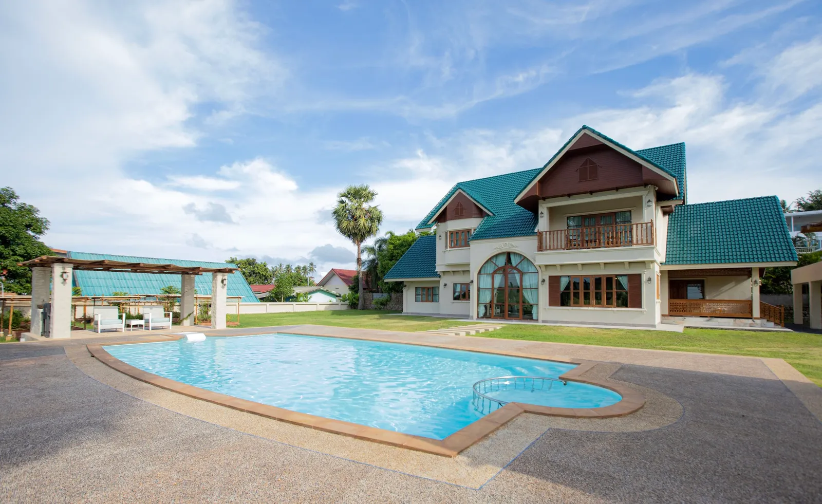 Resort-Style 5-Bedroom Luxury Villa for Rent in Chalong, Phuket — Thumbnail 12