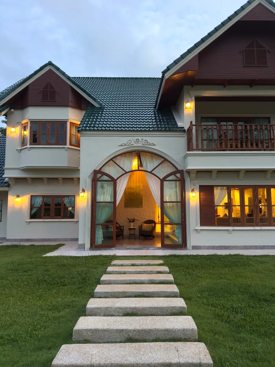 Resort-Style 5-Bedroom Luxury Villa for Rent in Chalong, Phuket — Thumbnail 17