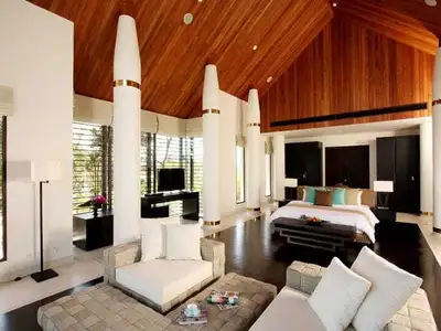 Luxurious 5 bedrooms villa – Beachfront – Based in Pa Khlok