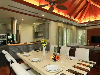 Luxury 4 bedrooms villa with private pool villa in Naiharn