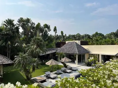 Big Luxury Pool Villa Layan Estate