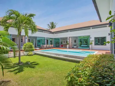 Modern 3 Bedrooms pool villa for rent in Rawai