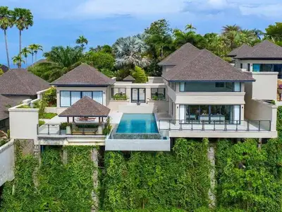 Mountain view in tropical paradise villa in Layan