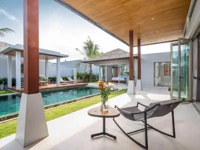Botanica 4 bedrooms with private pool for rent