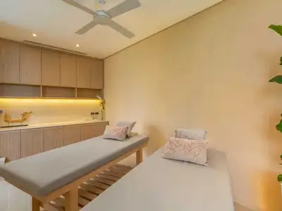 Seaview 6 bedrooms with private pool for rent in Cape yamu