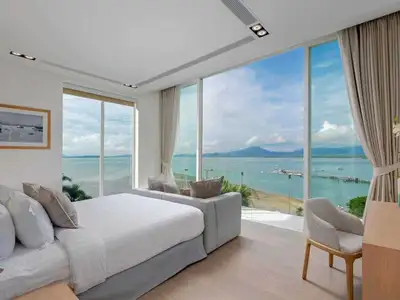 Seaview 6 bedrooms with private pool for rent in Cape yamu