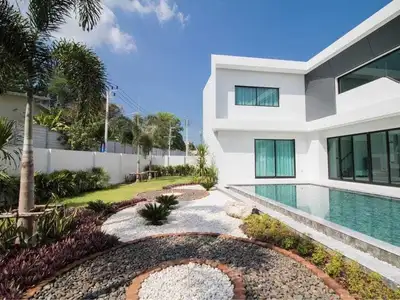 Beautiful 4 bedroom with private pool for rent