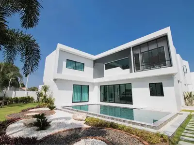 Beautiful 4 bedroom with private pool for rent