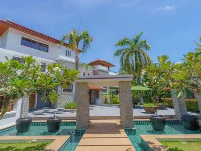 Luxury 6 bedrooms with private pool for rent