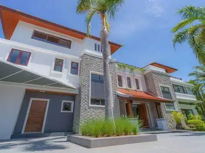 Luxury 6 bedrooms with private pool for rent