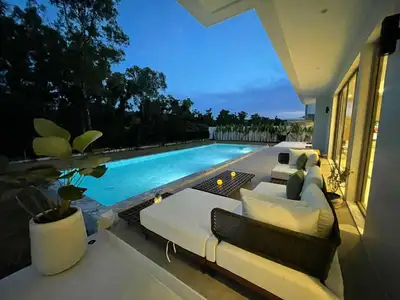 Modern 4 bedrooms with private pool for rent in Koh Keaw