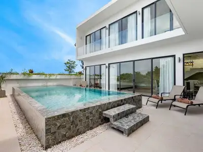 Luxury 4 bedrooms with private pool for rent in Layan Choeng Thale