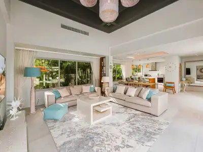 Private pool villa with 5 bedrooms for resale in Cherngtalay,Phuket