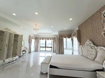 Large garden with mountain view – 4 bedroom for rent in Kathu