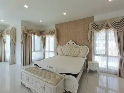 Large garden with mountain view – 4 bedroom for rent in Kathu
