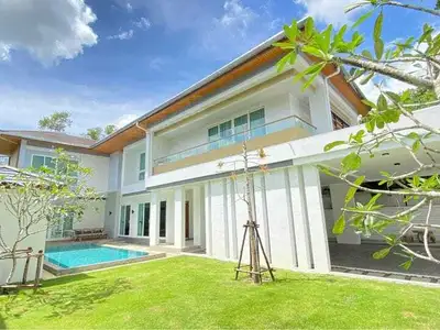 Beautiful 4 berooms with private pool for rent
