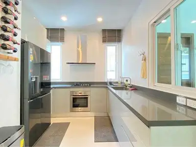 Beautiful 4 berooms with private pool for rent