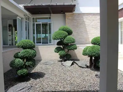 Large garden 4 bedroom villa with private pool for rent in Kathu