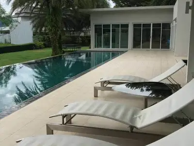 Large garden 4 bedroom villa with private pool for rent in Kathu