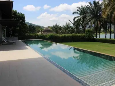 Large garden 4 bedroom villa with private pool for rent in Kathu