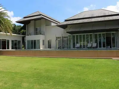 Large garden 4 bedroom villa with private pool for rent in Kathu