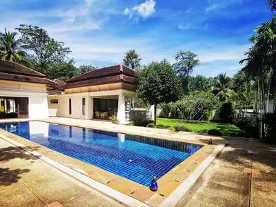 Large garden 5 bedrooms villa for rent in Thalang