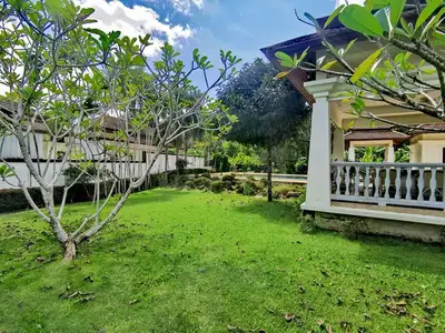 Large garden 5 bedrooms villa for rent in Thalang