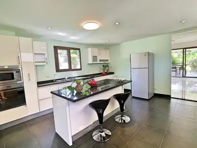 Large garden 5 bedrooms villa for rent in Thalang