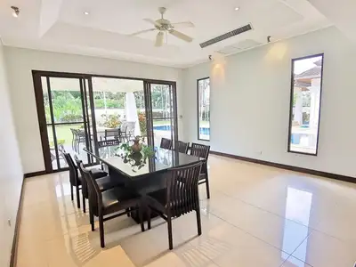 Large garden 5 bedrooms villa for rent in Thalang