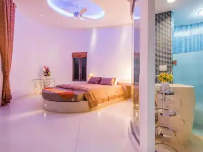 4-Bedroom Villa with Mountain Views in Ban Tha Maphrao, Phuket