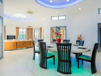 4-Bedroom Villa with Mountain Views in Ban Tha Maphrao, Phuket