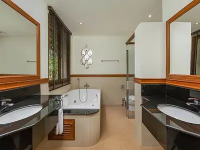 Luxurious 4-bedroom pool 200 villa for rent with a stunning lake view in the Bang Tao area