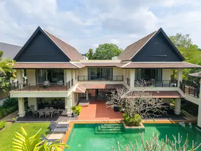 Luxury Beachfront Villa at Maan Tawan – 6 bedrooms with private pool